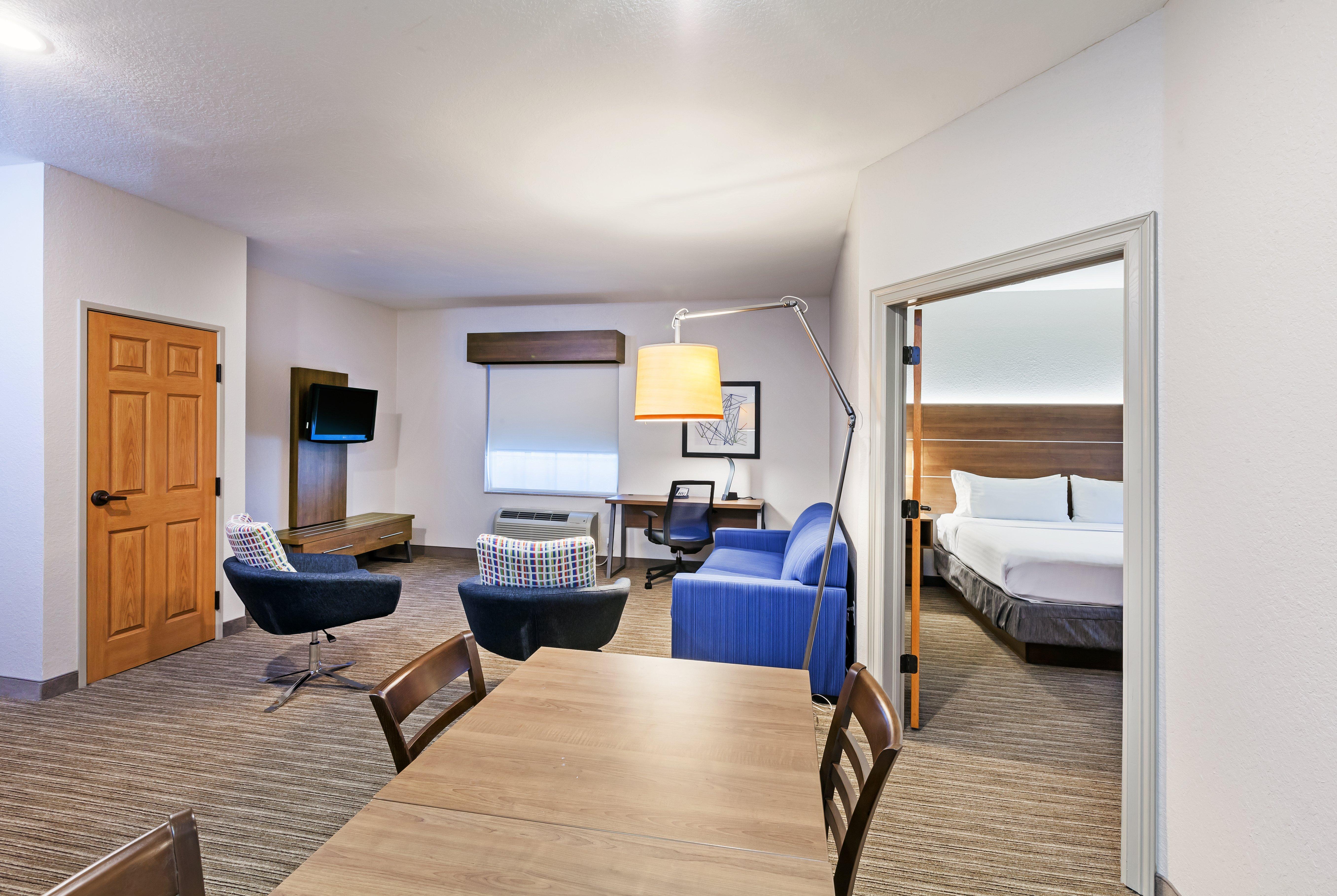 Holiday Inn Express & Suites Tulsa S Broken Arrow Hwy 51 By Ihg Exterior photo
