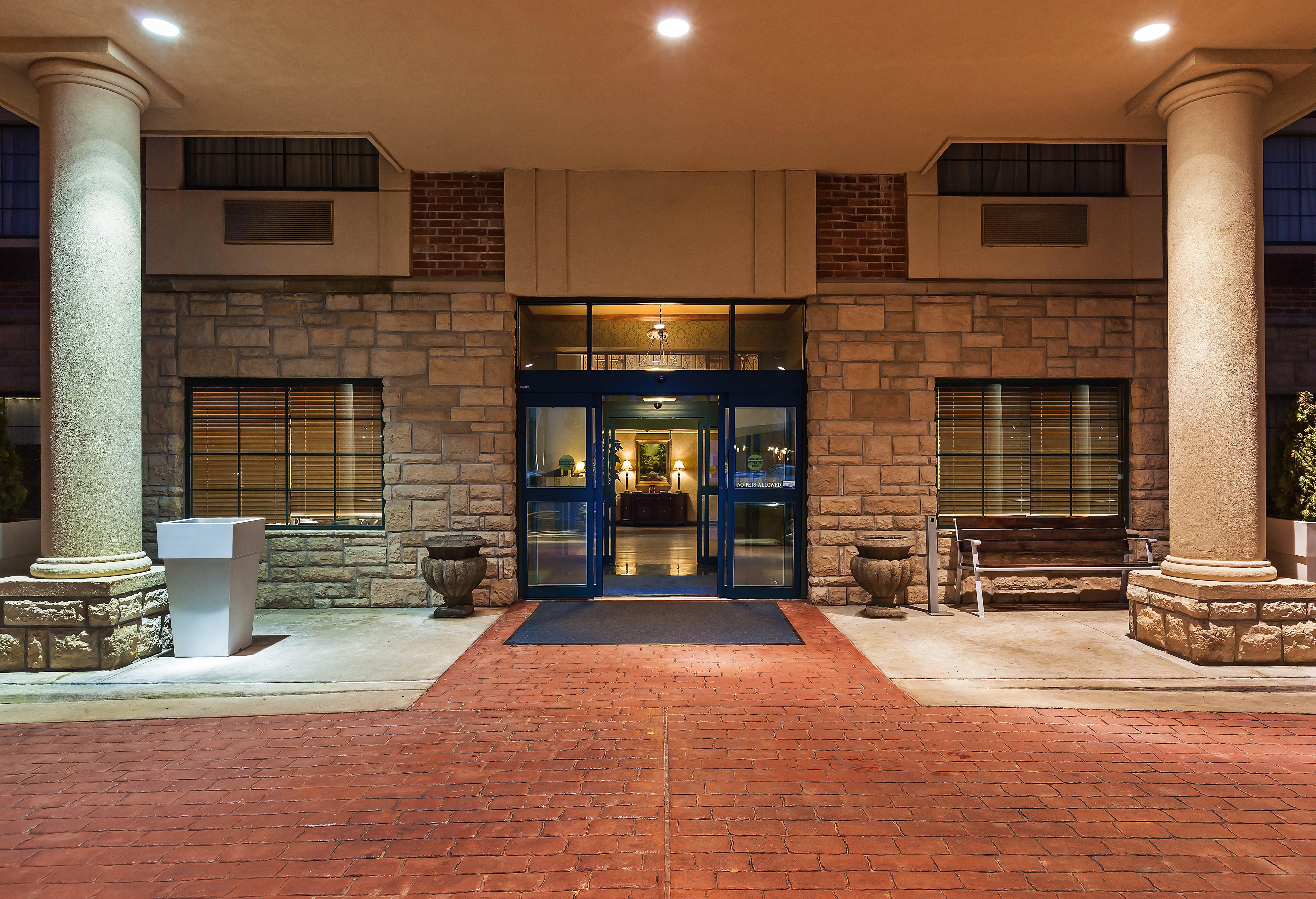 Holiday Inn Express & Suites Tulsa S Broken Arrow Hwy 51 By Ihg Exterior photo