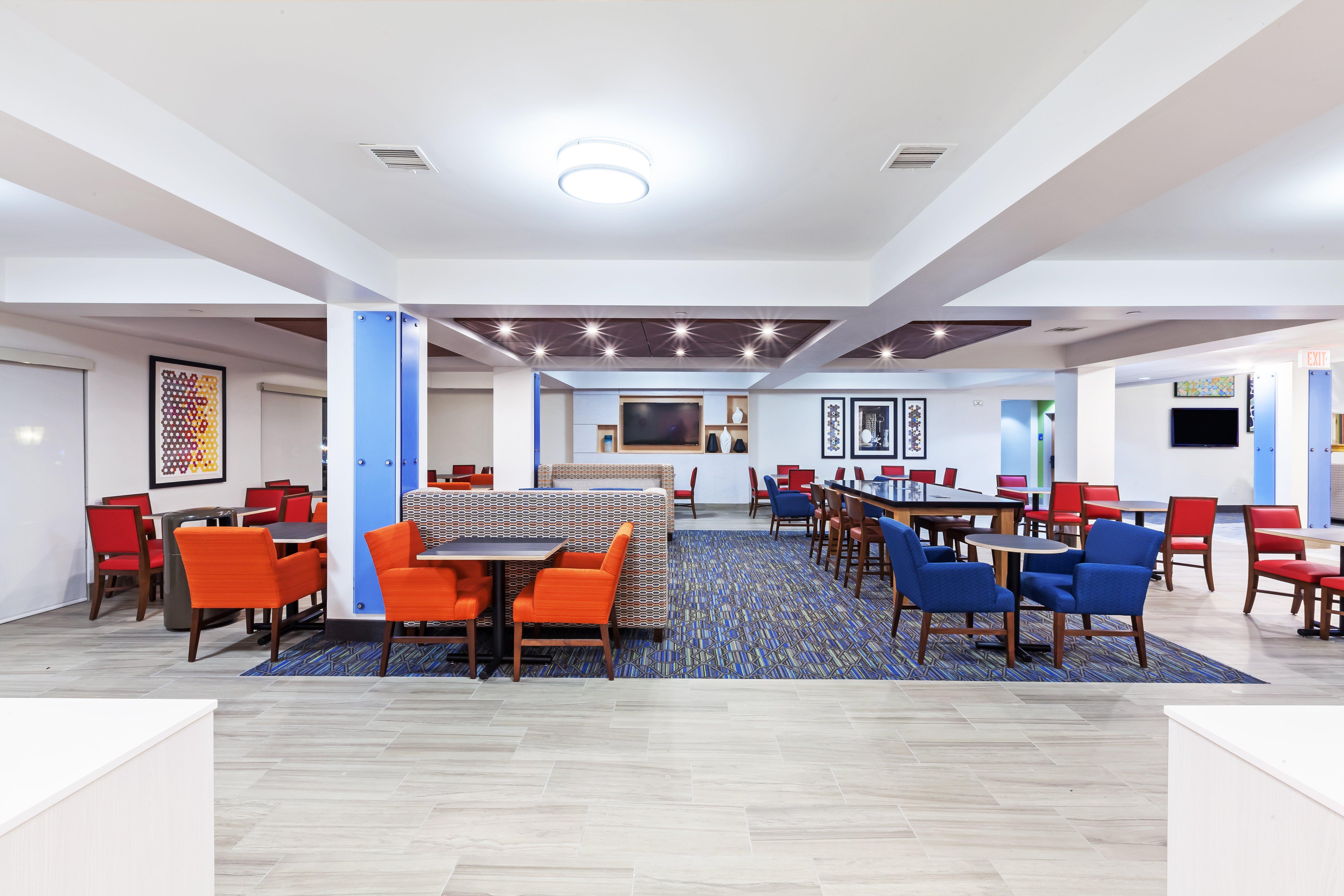 Holiday Inn Express & Suites Tulsa S Broken Arrow Hwy 51 By Ihg Exterior photo