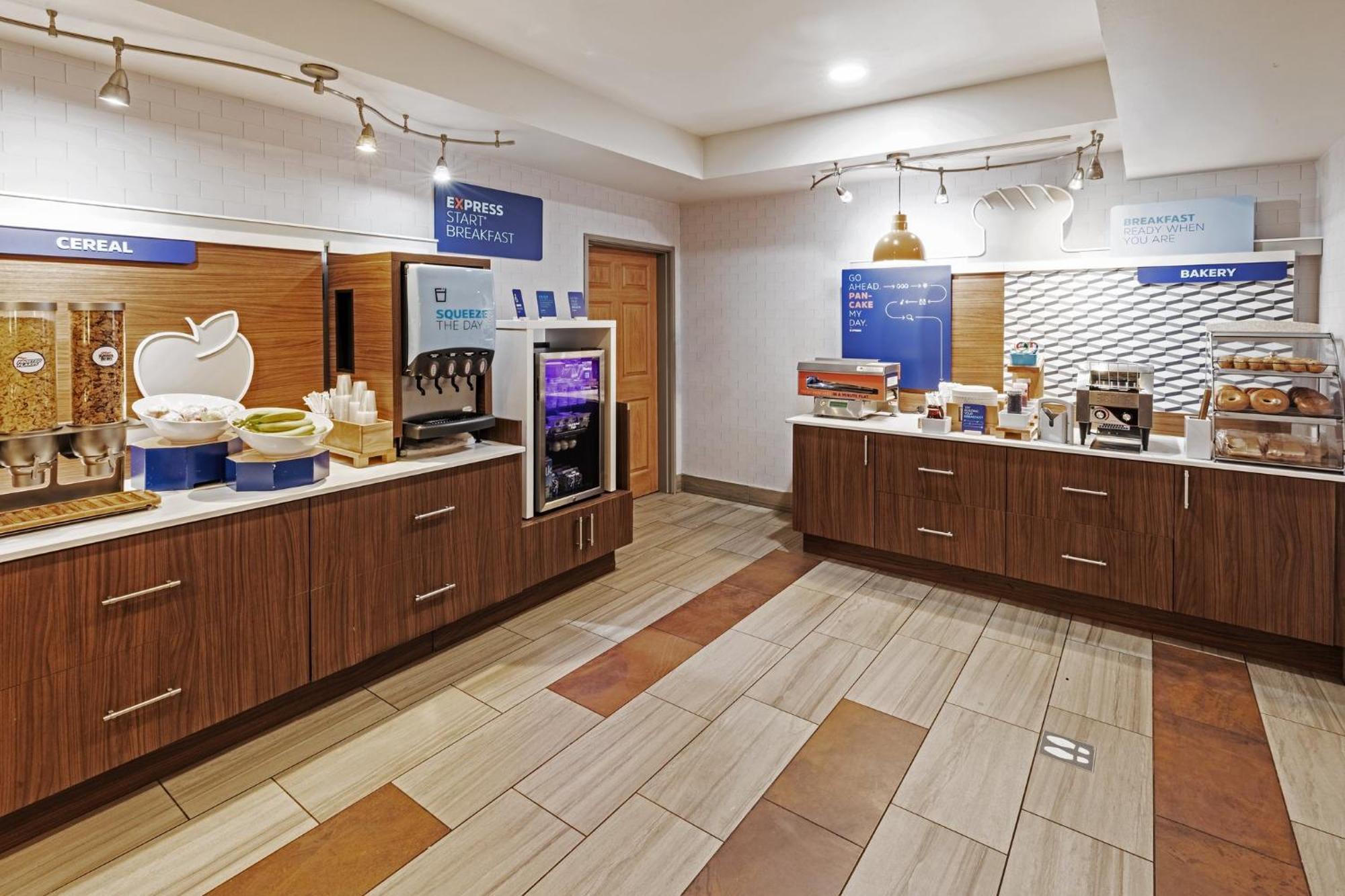 Holiday Inn Express & Suites Tulsa S Broken Arrow Hwy 51 By Ihg Exterior photo