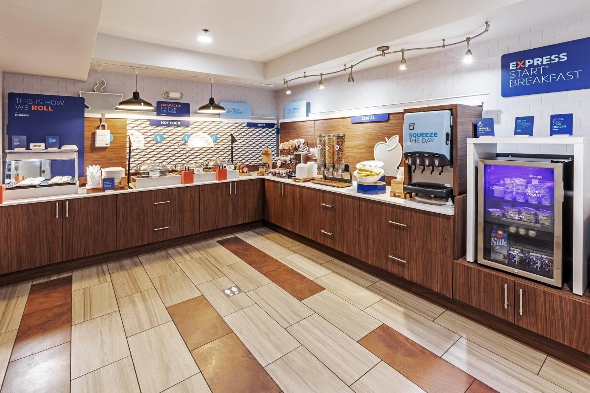 Holiday Inn Express & Suites Tulsa S Broken Arrow Hwy 51 By Ihg Exterior photo