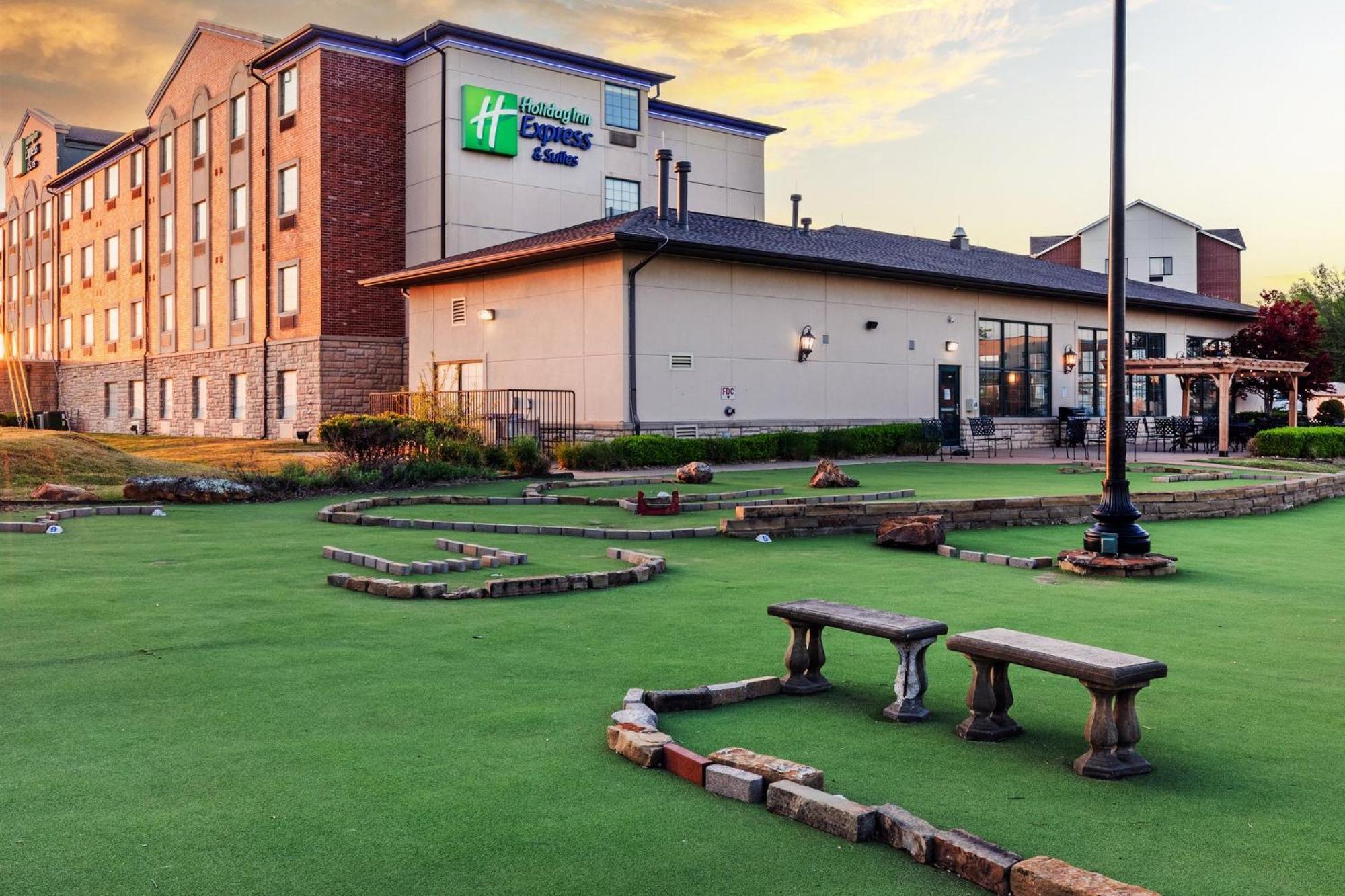 Holiday Inn Express & Suites Tulsa S Broken Arrow Hwy 51 By Ihg Exterior photo