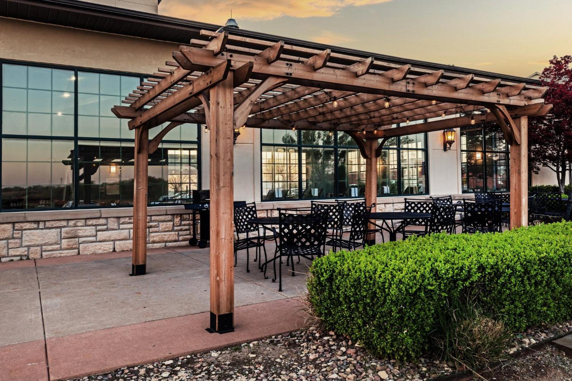 Holiday Inn Express & Suites Tulsa S Broken Arrow Hwy 51 By Ihg Exterior photo