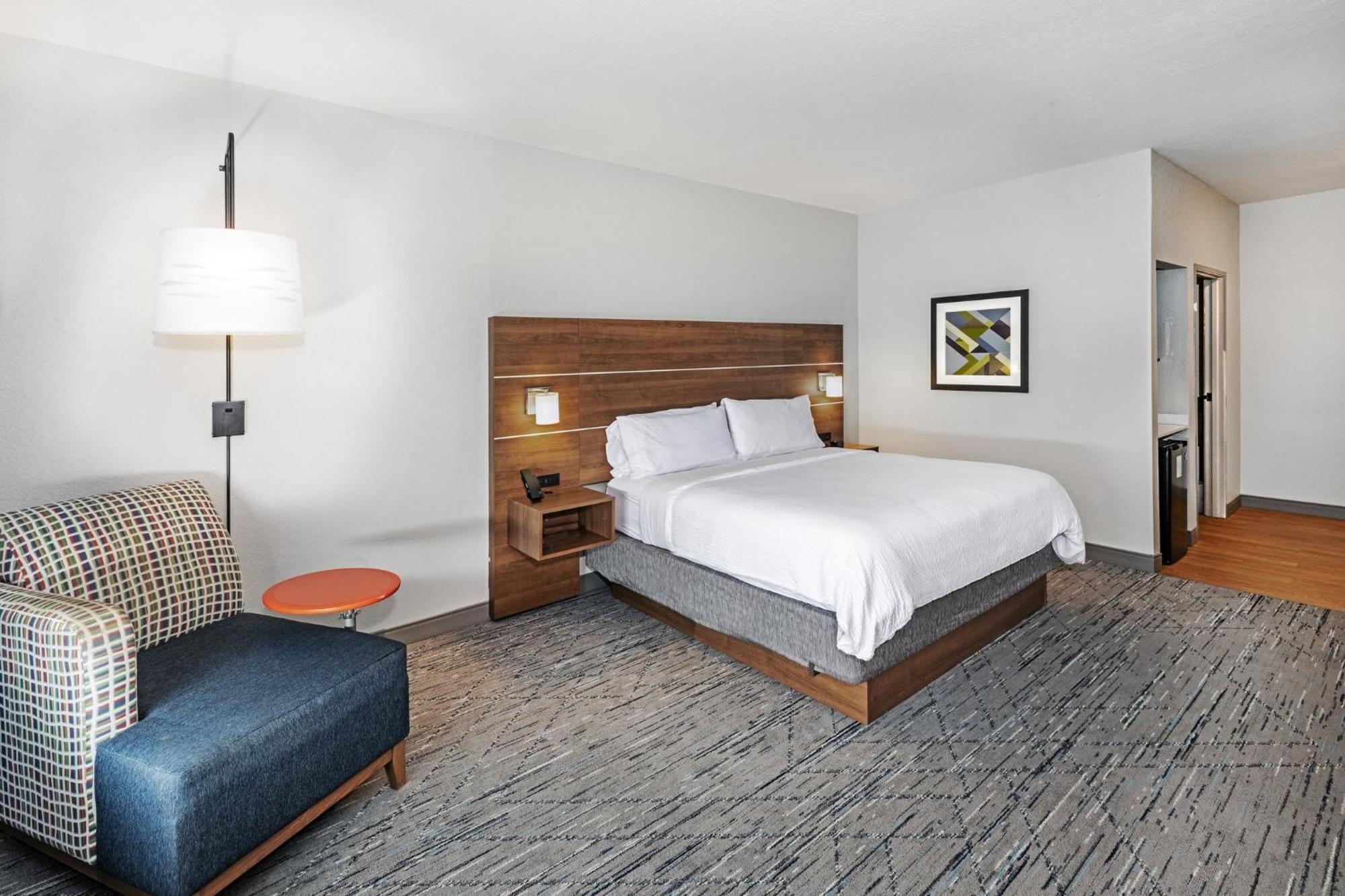 Holiday Inn Express & Suites Tulsa S Broken Arrow Hwy 51 By Ihg Exterior photo