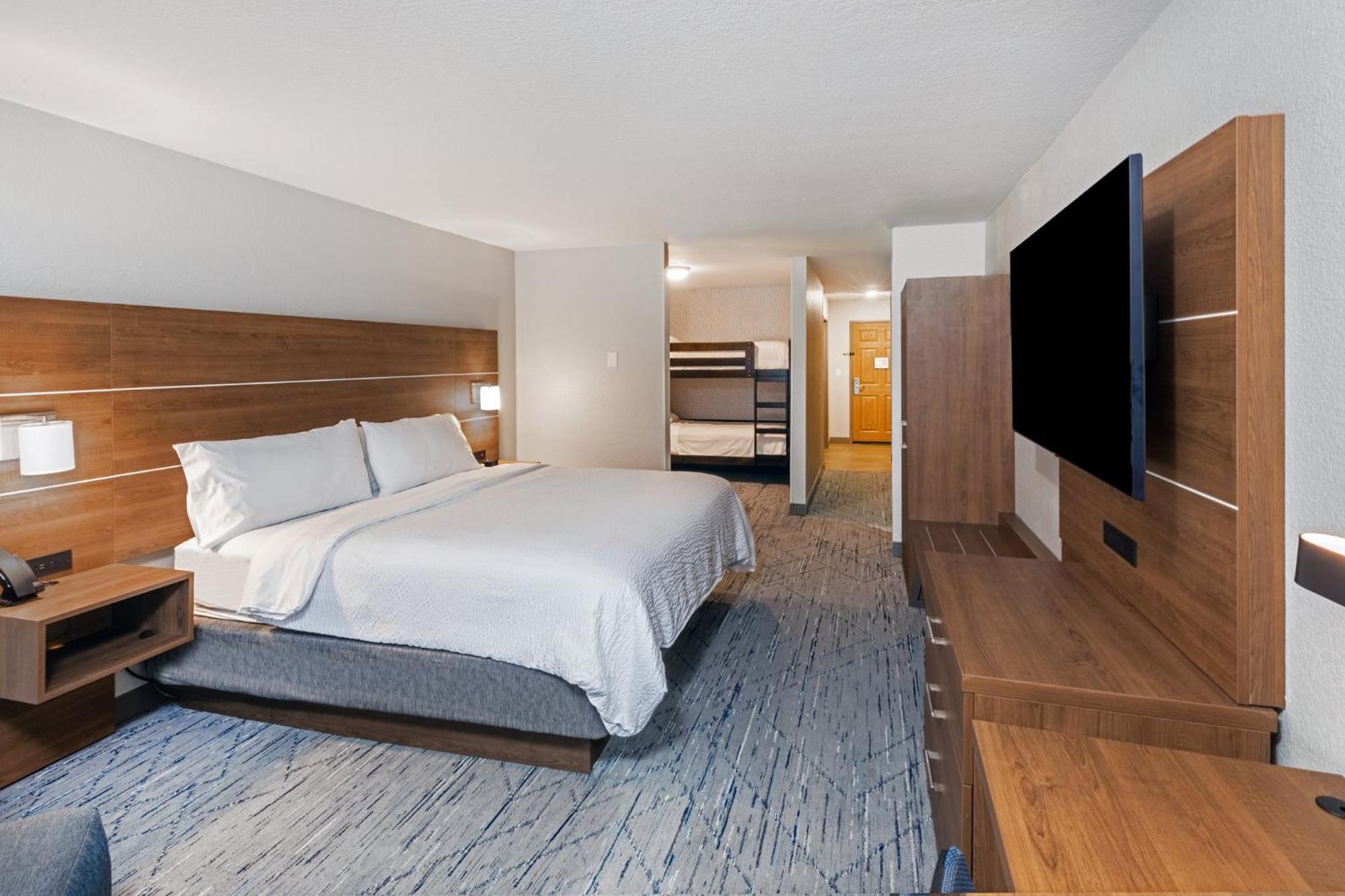 Holiday Inn Express & Suites Tulsa S Broken Arrow Hwy 51 By Ihg Exterior photo