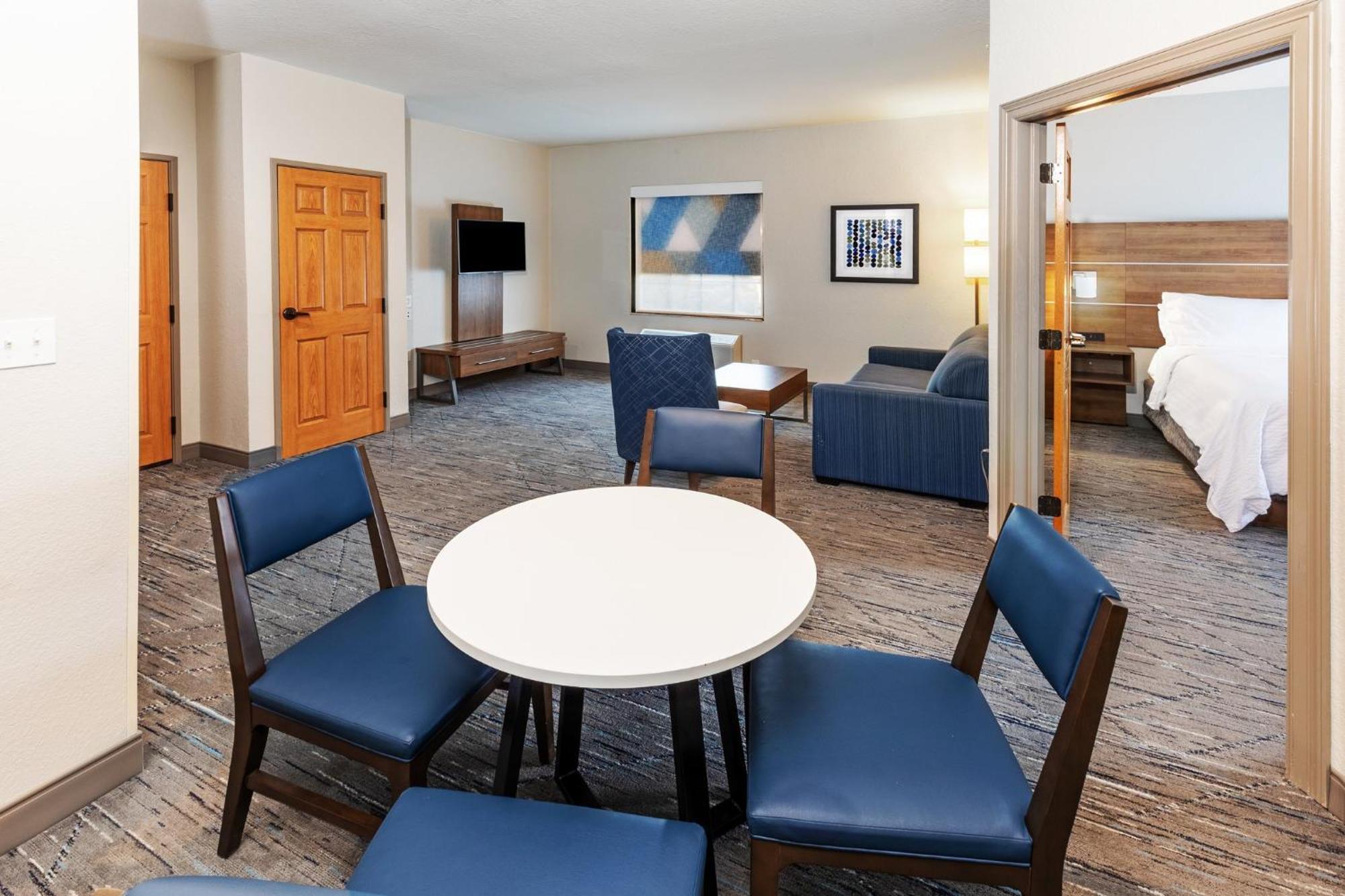 Holiday Inn Express & Suites Tulsa S Broken Arrow Hwy 51 By Ihg Exterior photo