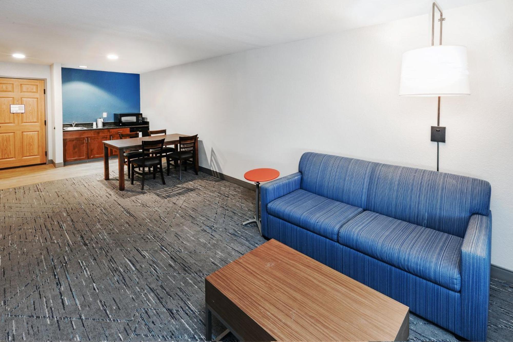 Holiday Inn Express & Suites Tulsa S Broken Arrow Hwy 51 By Ihg Exterior photo