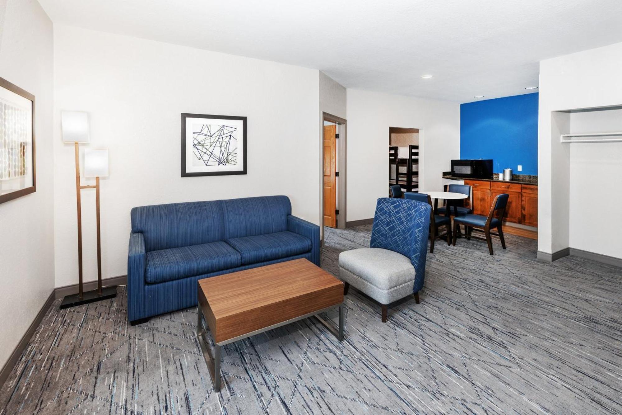 Holiday Inn Express & Suites Tulsa S Broken Arrow Hwy 51 By Ihg Exterior photo