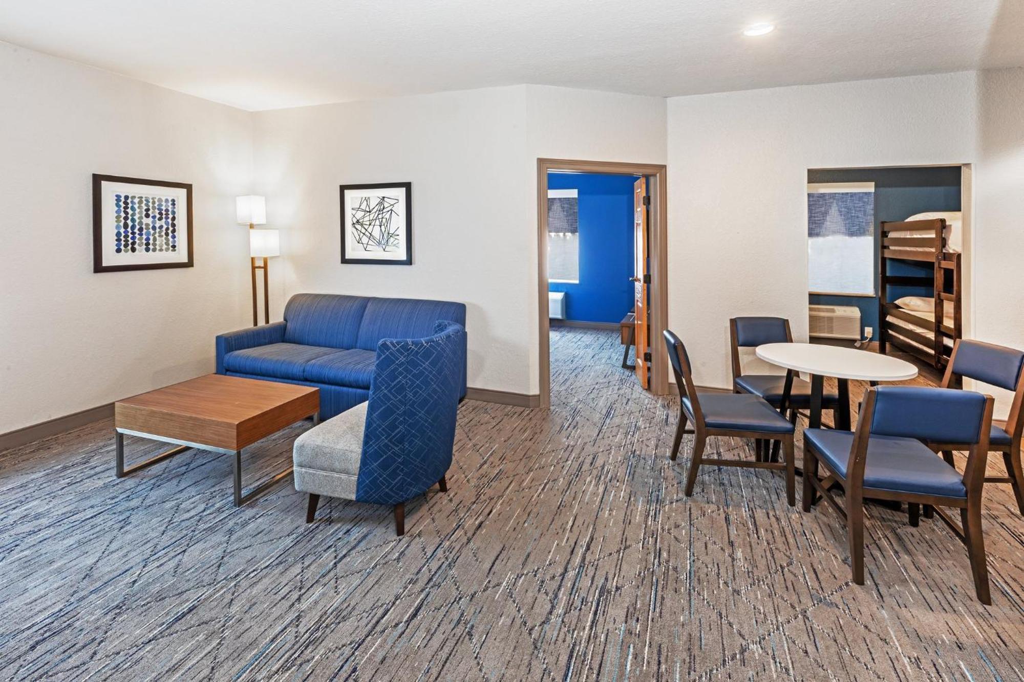 Holiday Inn Express & Suites Tulsa S Broken Arrow Hwy 51 By Ihg Exterior photo
