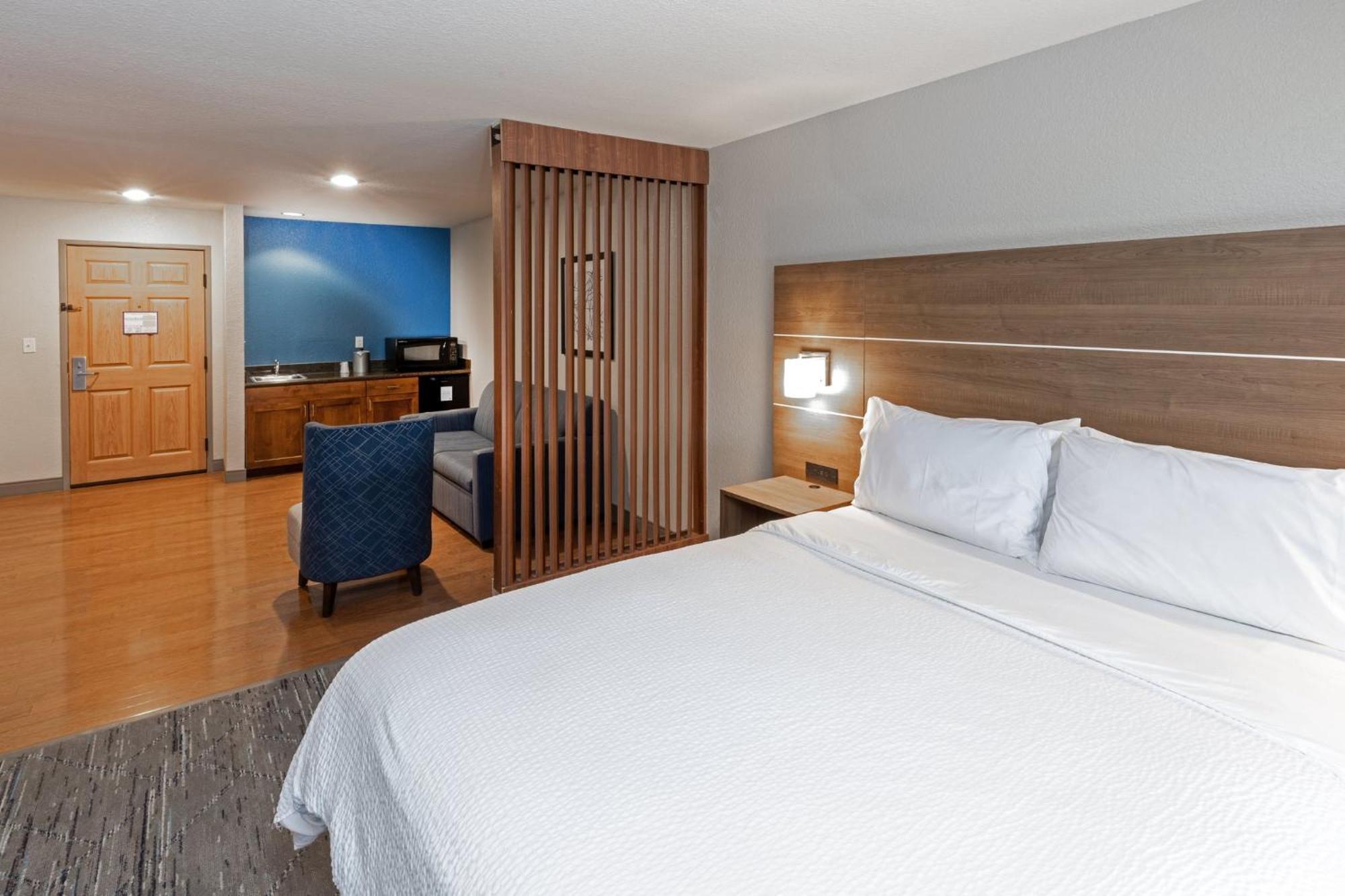 Holiday Inn Express & Suites Tulsa S Broken Arrow Hwy 51 By Ihg Exterior photo